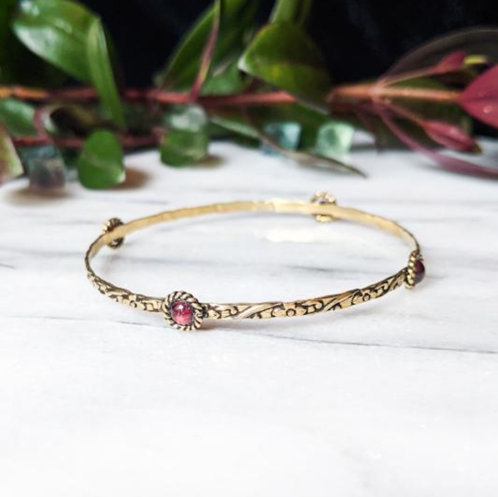 NWT Baizaar Garnet Floral Brass Bangle - Picture 2 of 4